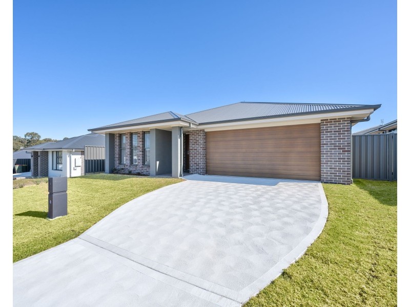 8 Troon Avenue, Heddon Greta NSW 2321