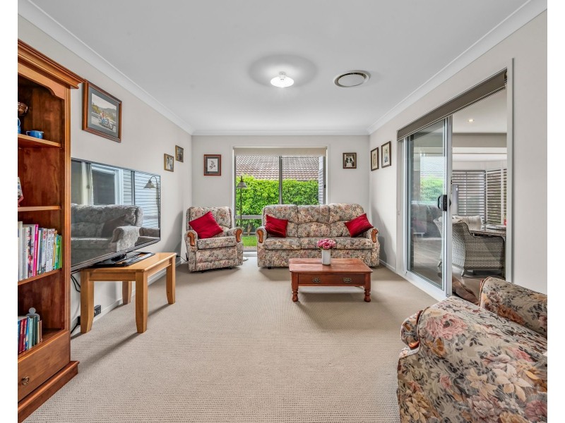 111 ABERGLASSLYN ROAD, Rutherford NSW 2320