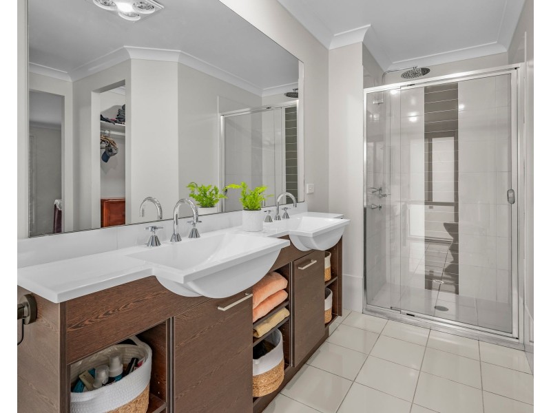 111 ABERGLASSLYN ROAD, Rutherford NSW 2320