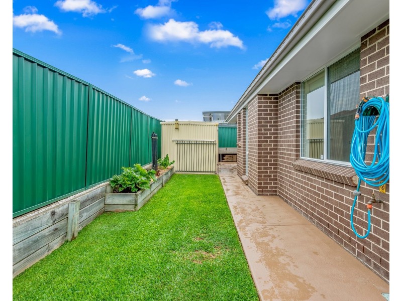111 ABERGLASSLYN ROAD, Rutherford NSW 2320