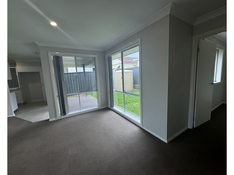 1/13 Fourth Avenue, Rutherford NSW 2320