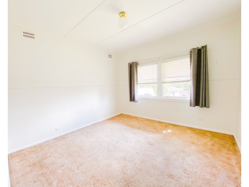 8 Queen Street, Rutherford NSW 2320