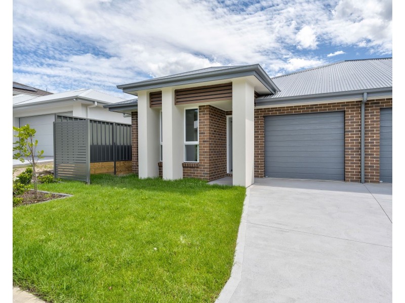 1/9 Cinnamon Way, Morisset NSW 2264