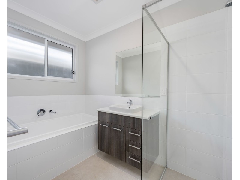 1/9 Cinnamon Way, Morisset NSW 2264