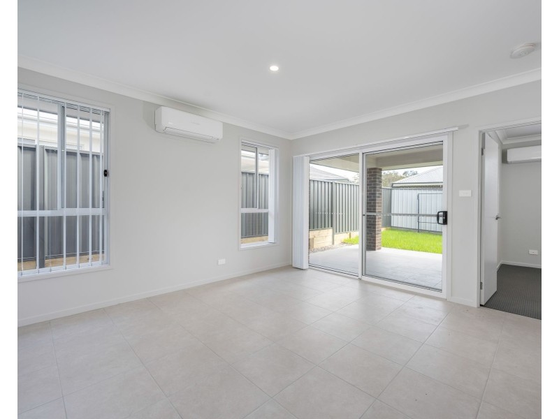 1/9 Cinnamon Way, Morisset NSW 2264