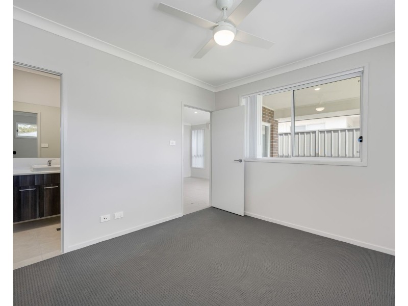 1/9 Cinnamon Way, Morisset NSW 2264