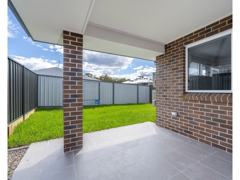 1/9 Cinnamon Way, Morisset NSW 2264