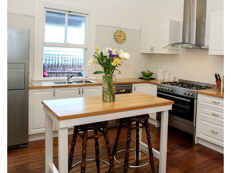 4 Roy Street, Lorn NSW 2320