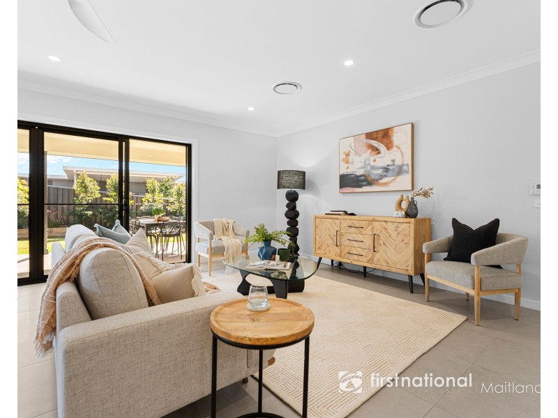 7 TOURMALINE DRIVE, Rutherford NSW 2320