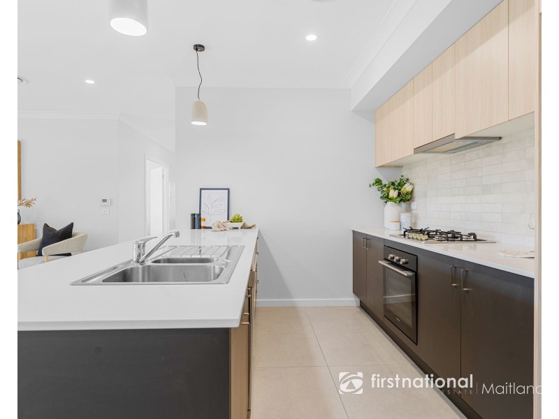 7 TOURMALINE DRIVE, Rutherford NSW 2320