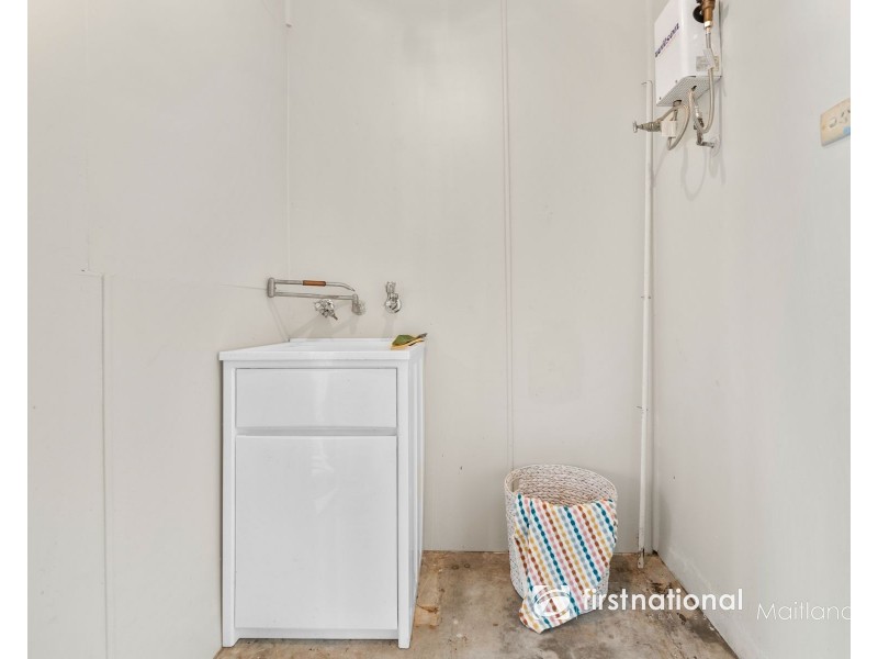 15 YOUNG STREET, Rutherford NSW 2320