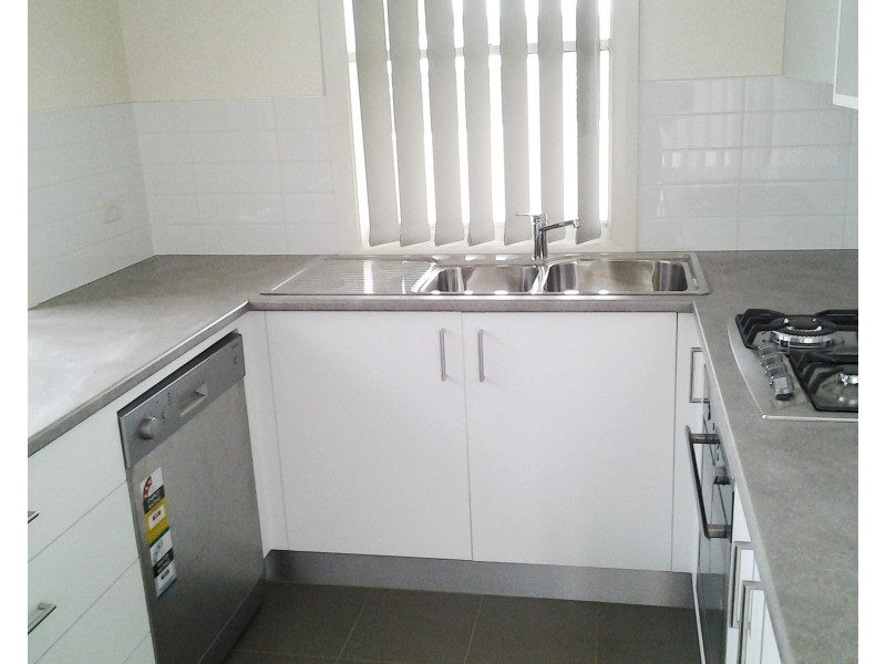 2/13 Fourth Avenue, Rutherford NSW 2320