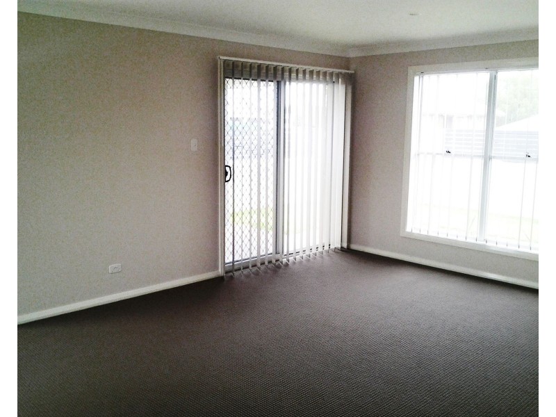 2/13 Fourth Avenue, Rutherford NSW 2320