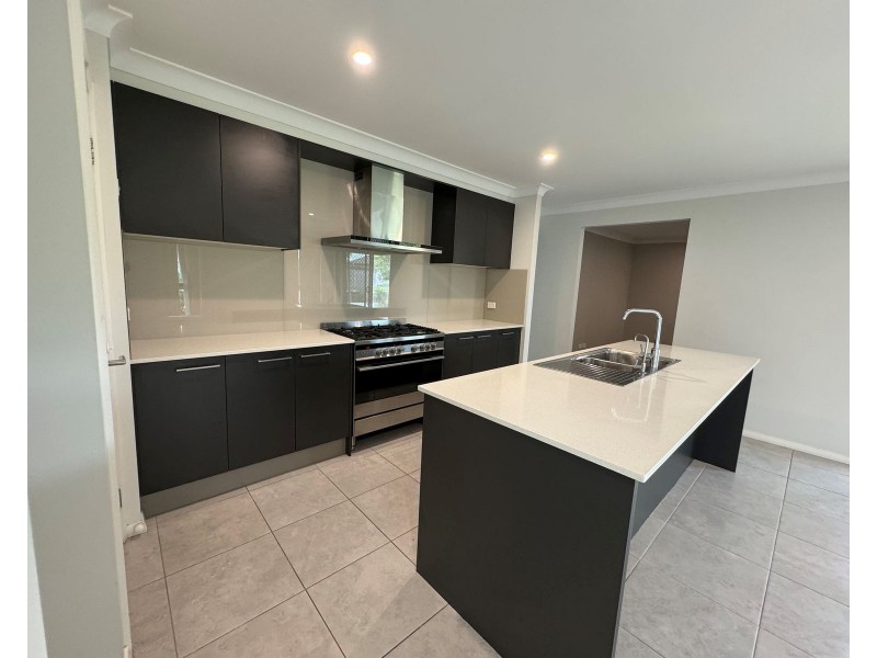 33 McKeachie Drive, Aberglasslyn NSW 2320