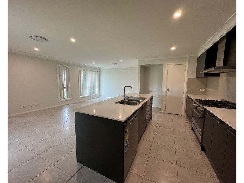 33 McKeachie Drive, Aberglasslyn NSW 2320