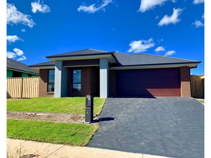 35 Plover Circuit, Aberglasslyn NSW 2320