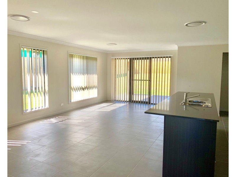 35 Plover Circuit, Aberglasslyn NSW 2320