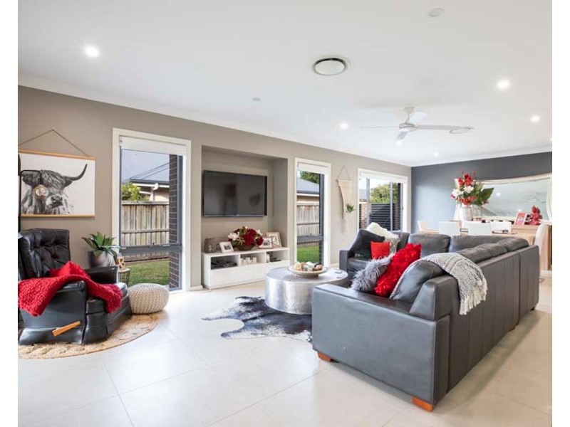 8 Grasshawk Drive, Chisholm NSW 2322