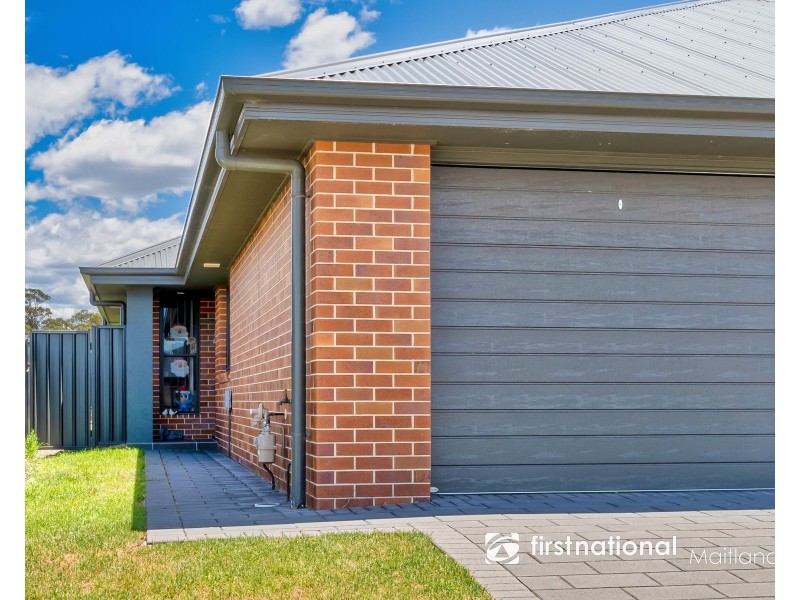 1 & 2/7 Quintero Close, Heddon Greta NSW 2321