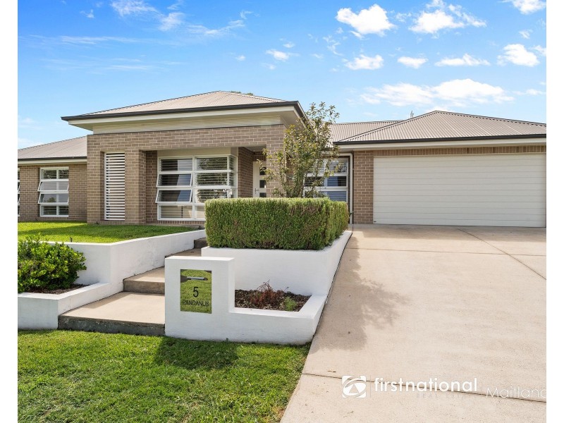 5 PANDANUS CIRCUIT, Bolwarra NSW 2320