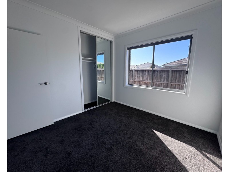 1/34 Grasshawk Drive, Chisholm NSW 2322