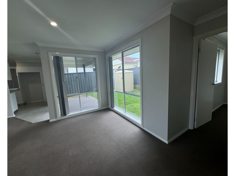 1/13 Fourth Avenue, Rutherford NSW 2320