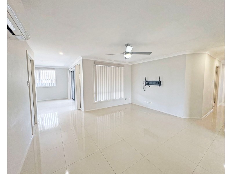 8 REDGUM CIRCUIT, Aberglasslyn NSW 2320