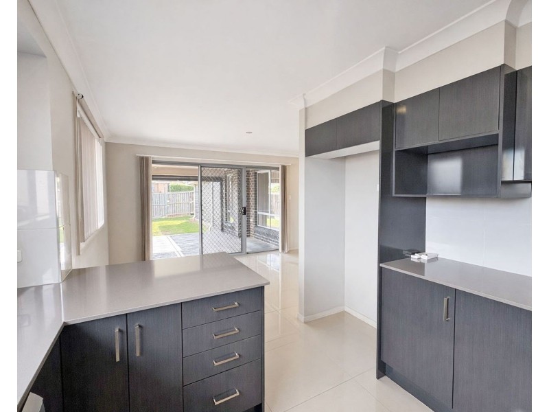 8 REDGUM CIRCUIT, Aberglasslyn NSW 2320