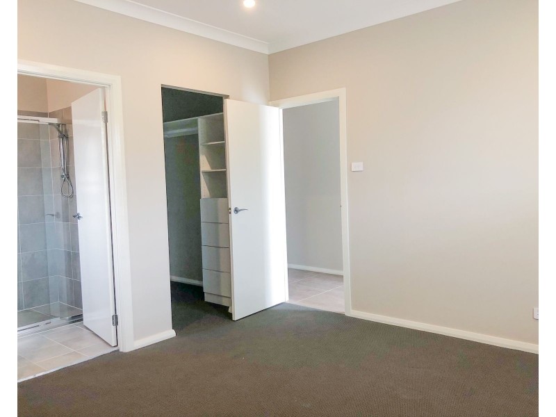 5 Enright Drive, North Rothbury NSW 2335