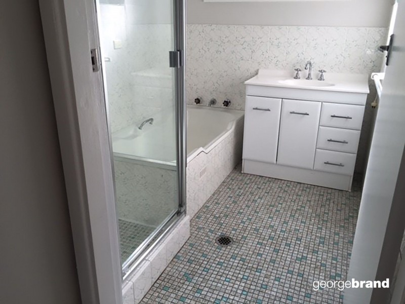 77 Dunalban Avenue, Woy Woy NSW 2256