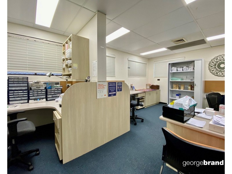 2/133 Erina Street East, Gosford NSW 2250