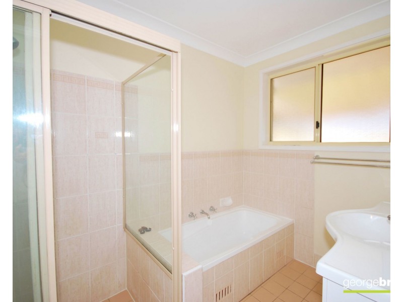 1/2 Pankhurst Place, Kariong NSW 2250