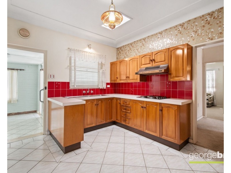 6 Russell Street, East Gosford NSW 2250