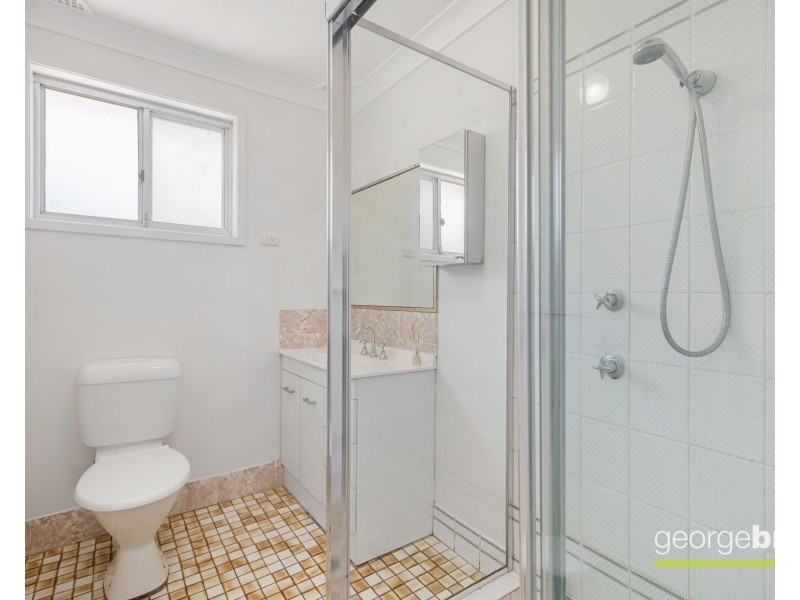 12/4 Kalawarra Road, Wyoming NSW 2250