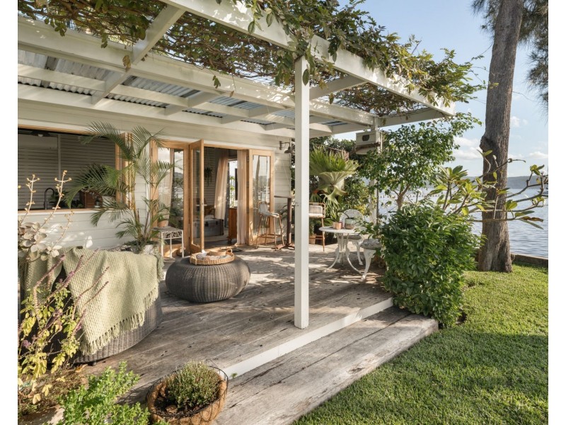 263 Avoca Drive, Green Point NSW 2251