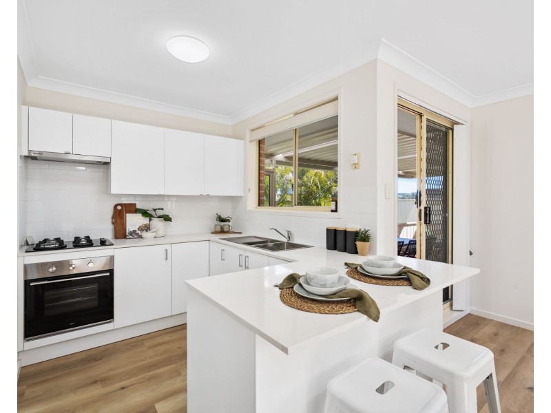 1/2 Pankhurst Place, Kariong NSW 2250