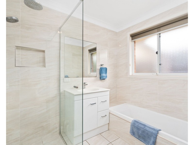 1/27 Carmel Crescent, Kariong NSW 2250