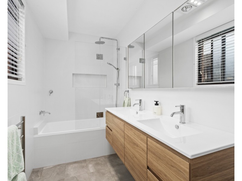 15 Roberta Avenue, Kariong NSW 2250