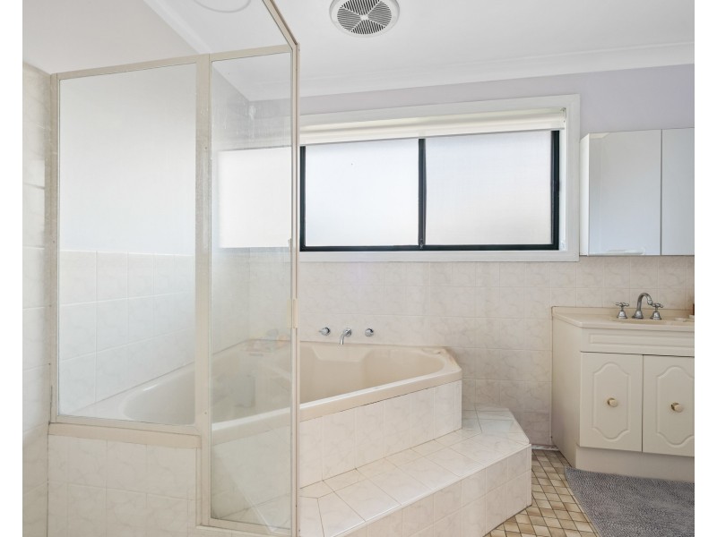 15 Thurling Avenue, Kariong NSW 2250