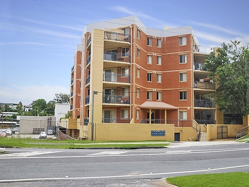 13/12-14 Hills St, Gosford NSW 2250