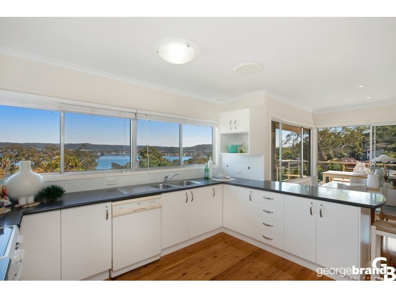 2 Leonie Pde, Green Point NSW 2251