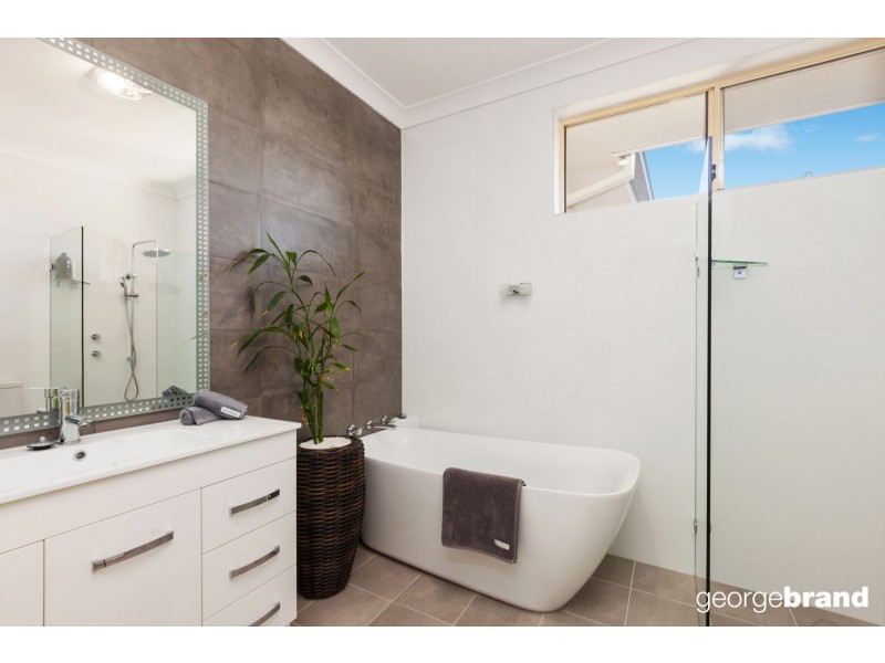8 Cooper Rd, Green Point NSW 2251