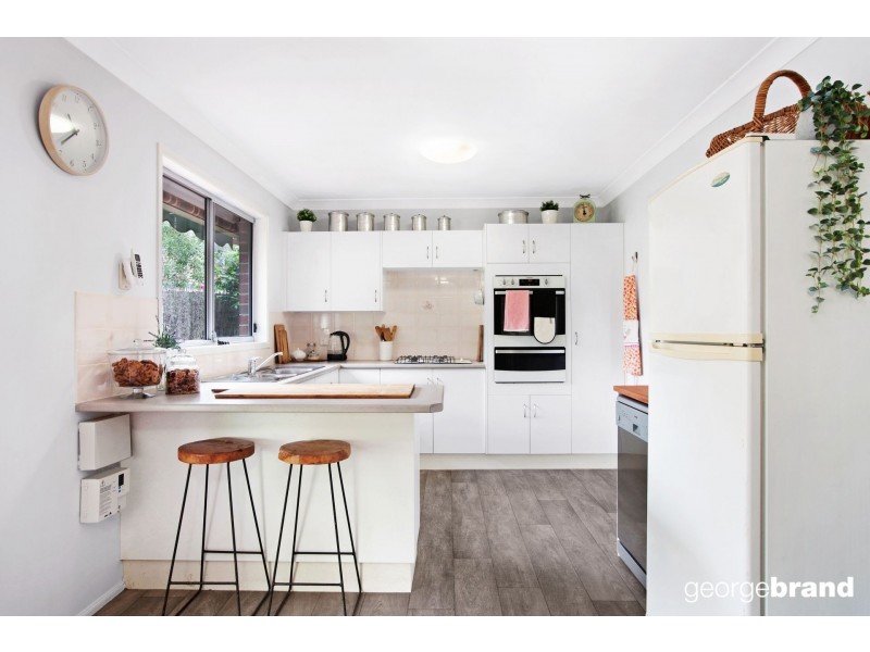 8 John Howe Place, Point Clare NSW 2250