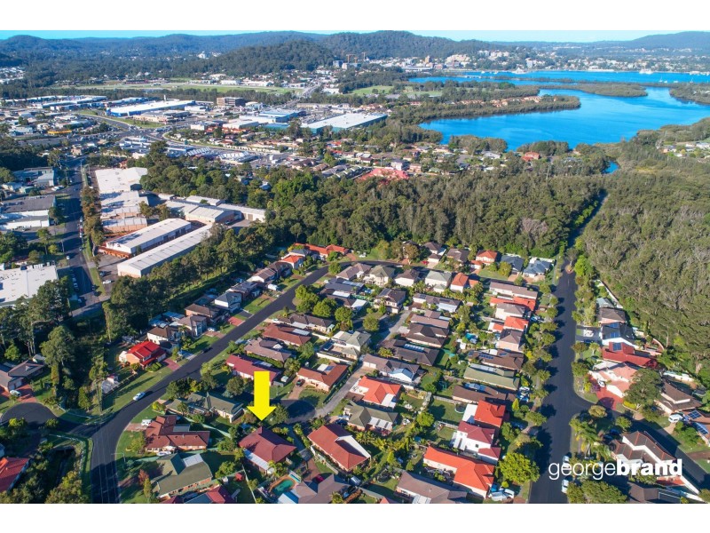 8 John Howe Place, Point Clare NSW 2250