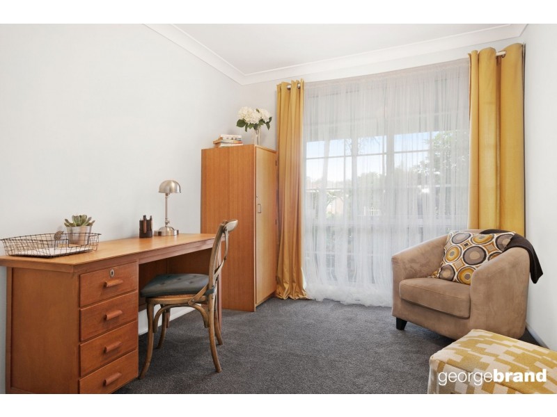 8 John Howe Place, Point Clare NSW 2250