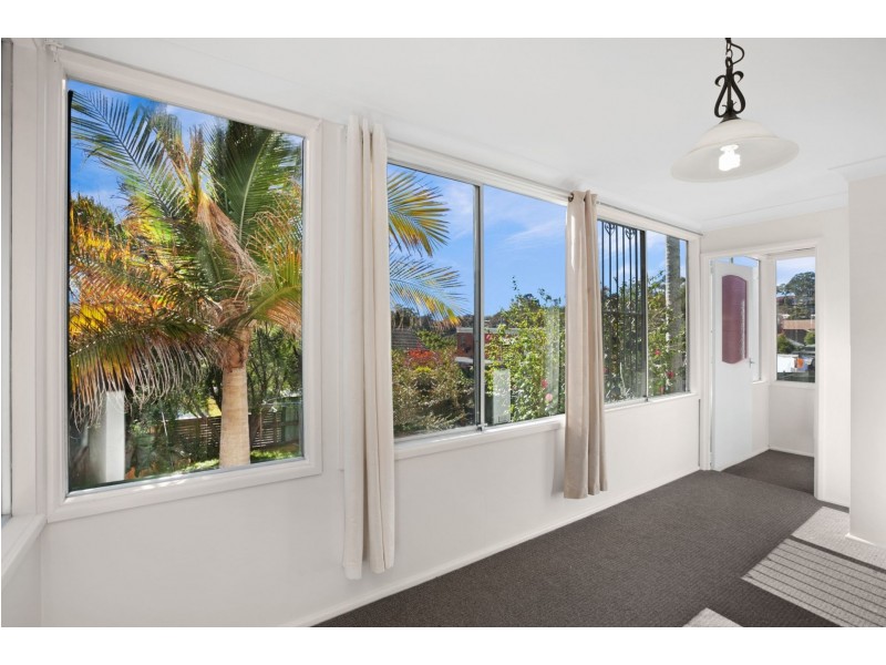 11 Orana Street, Green Point NSW 2251