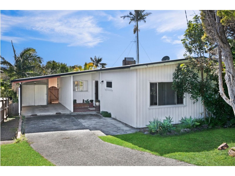 11 Orana Street, Green Point NSW 2251