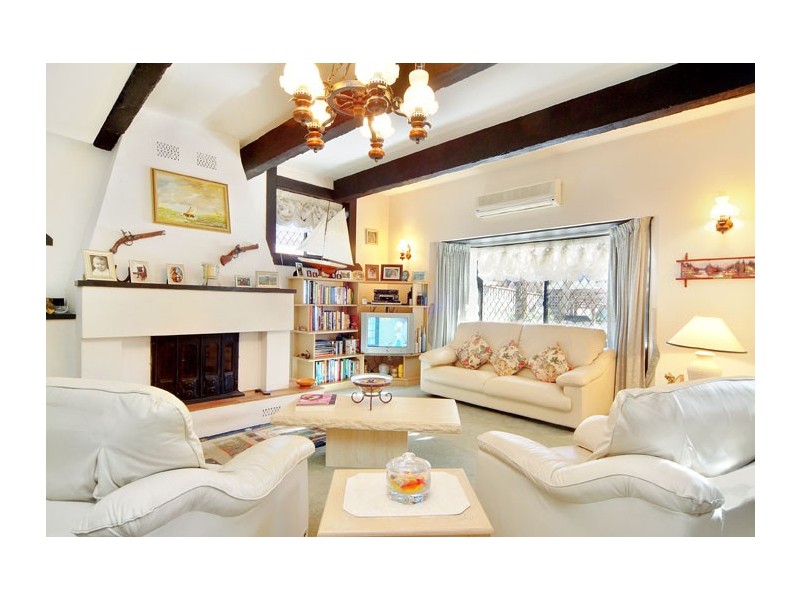 715 Warringah Road, Forestville NSW 2087