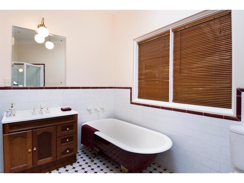 11 Nentoura Place, Forestville NSW 2087