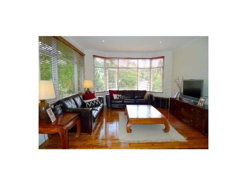 15 Tyalla Ave, Frenchs Forest NSW 2086